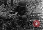 Immagine di STATI UNITI Fanteria vicino a Bitschhofen Germania WW2 Bitschhofen Germania, 1944, secondo 41 filmato di repertorio 65675069529