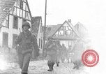 Standbild Deutschland Infanterie Bitschhofen Deutschland, 1944, aus Sekunde 1 historischem Filmmaterial Videoclip 65675069530