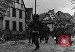 Standbild Deutschland Infanterie Bitschhofen Deutschland, 1944, aus Sekunde 9 historischem Filmmaterial Videoclip 65675069530