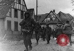 Standbild Deutschland Infanterie Bitschhofen Deutschland, 1944, aus Sekunde 10 historischem Filmmaterial Videoclip 65675069530