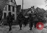 Standbild Deutschland Infanterie Bitschhofen Deutschland, 1944, aus Sekunde 13 historischem Filmmaterial Videoclip 65675069530