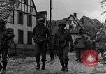 Standbild Deutschland Infanterie Bitschhofen Deutschland, 1944, aus Sekunde 15 historischem Filmmaterial Videoclip 65675069530