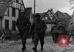 Standbild Deutschland Infanterie Bitschhofen Deutschland, 1944, aus Sekunde 16 historischem Filmmaterial Videoclip 65675069530