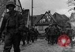 Standbild Deutschland Infanterie Bitschhofen Deutschland, 1944, aus Sekunde 19 historischem Filmmaterial Videoclip 65675069530