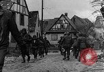 Standbild Deutschland Infanterie Bitschhofen Deutschland, 1944, aus Sekunde 20 historischem Filmmaterial Videoclip 65675069530