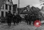 Standbild Deutschland Infanterie Bitschhofen Deutschland, 1944, aus Sekunde 21 historischem Filmmaterial Videoclip 65675069530
