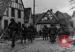 Standbild Deutschland Infanterie Bitschhofen Deutschland, 1944, aus Sekunde 22 historischem Filmmaterial Videoclip 65675069530