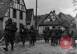 Standbild Deutschland Infanterie Bitschhofen Deutschland, 1944, aus Sekunde 23 historischem Filmmaterial Videoclip 65675069530