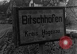 Standbild Deutschland Infanterie Bitschhofen Deutschland, 1944, aus Sekunde 24 historischem Filmmaterial Videoclip 65675069530