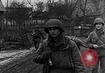 Standbild Deutschland Infanterie Bitschhofen Deutschland, 1944, aus Sekunde 28 historischem Filmmaterial Videoclip 65675069530