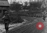Standbild Deutschland Infanterie Bitschhofen Deutschland, 1944, aus Sekunde 34 historischem Filmmaterial Videoclip 65675069530