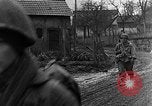 Standbild Deutschland Infanterie Bitschhofen Deutschland, 1944, aus Sekunde 36 historischem Filmmaterial Videoclip 65675069530