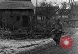 Standbild Deutschland Infanterie Bitschhofen Deutschland, 1944, aus Sekunde 37 historischem Filmmaterial Videoclip 65675069530