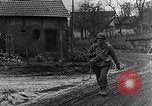 Standbild Deutschland Infanterie Bitschhofen Deutschland, 1944, aus Sekunde 38 historischem Filmmaterial Videoclip 65675069530