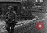 Standbild Deutschland Infanterie Bitschhofen Deutschland, 1944, aus Sekunde 42 historischem Filmmaterial Videoclip 65675069530