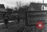 Standbild Deutschland Infanterie Bitschhofen Deutschland, 1944, aus Sekunde 45 historischem Filmmaterial Videoclip 65675069530