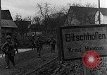 Standbild Deutschland Infanterie Bitschhofen Deutschland, 1944, aus Sekunde 46 historischem Filmmaterial Videoclip 65675069530