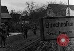 Standbild Deutschland Infanterie Bitschhofen Deutschland, 1944, aus Sekunde 47 historischem Filmmaterial Videoclip 65675069530