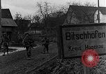 Standbild Deutschland Infanterie Bitschhofen Deutschland, 1944, aus Sekunde 49 historischem Filmmaterial Videoclip 65675069530