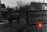 Standbild Deutschland Infanterie Bitschhofen Deutschland, 1944, aus Sekunde 51 historischem Filmmaterial Videoclip 65675069530