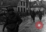 Standbild Deutschland Infanterie Bitschhofen Deutschland, 1944, aus Sekunde 56 historischem Filmmaterial Videoclip 65675069530
