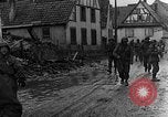 Standbild Deutschland Infanterie Bitschhofen Deutschland, 1944, aus Sekunde 58 historischem Filmmaterial Videoclip 65675069530