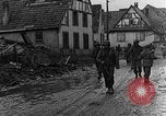 Standbild Deutschland Infanterie Bitschhofen Deutschland, 1944, aus Sekunde 59 historischem Filmmaterial Videoclip 65675069530