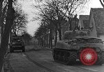 Standbild M4 Sherman Panzer Haguenau Frankreich, 1944, aus Sekunde 9 historischem Filmmaterial Videoclip 65675069535