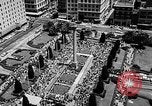 Image outdoor fashion show San Francisco California USA, 1957, de la seconde 5 séquences d'archives historiques vidéo 65675069540