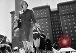Image outdoor fashion show San Francisco California USA, 1957, de la seconde 11 séquences d'archives historiques vidéo 65675069540