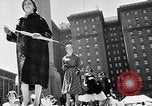 Image outdoor fashion show San Francisco California USA, 1957, de la seconde 18 séquences d'archives historiques vidéo 65675069540