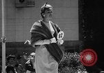 Image outdoor fashion show San Francisco California USA, 1957, de la seconde 26 séquences d'archives historiques vidéo 65675069540