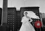 Image outdoor fashion show San Francisco California USA, 1957, de la seconde 36 séquences d'archives historiques vidéo 65675069540