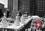 Image outdoor fashion show San Francisco California USA, 1957, de la seconde 43 séquences d'archives historiques vidéo 65675069540