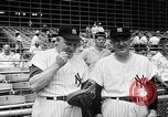 Immagine di Old timer giorno allo Yankee Stadium New York United States USA, 1957, secondo 15 filmato di repertorio 65675069541
