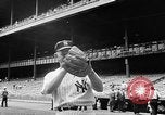 Immagine di Old timer giorno allo Yankee Stadium New York United States USA, 1957, secondo 17 filmato di repertorio 65675069541