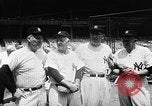 Immagine di Old timer giorno allo Yankee Stadium New York United States USA, 1957, secondo 22 filmato di repertorio 65675069541