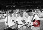 Immagine di Old timer giorno allo Yankee Stadium New York United States USA, 1957, secondo 27 filmato di repertorio 65675069541