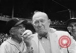 Immagine di Old timer giorno allo Yankee Stadium New York United States USA, 1957, secondo 42 filmato di repertorio 65675069541