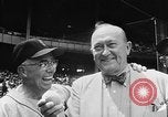 Immagine di Old timer giorno allo Yankee Stadium New York United States USA, 1957, secondo 43 filmato di repertorio 65675069541