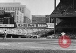 Immagine di Old timer giorno allo Yankee Stadium New York United States USA, 1957, secondo 53 filmato di repertorio 65675069541