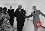 Standbild Queen Frederica Frankreich, 1957, aus Sekunde 24 historischem Filmmaterial Videoclip 65675069545
