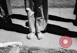 Standbild Soldat mit sehr großen Füßen San Francisco California USA, 1957, aus Sekunde 11 historischem Filmmaterial Videoclip 65675069548