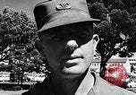 Standbild Soldat mit sehr großen Füßen San Francisco California USA, 1957, aus Sekunde 22 historischem Filmmaterial Videoclip 65675069548