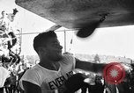 Immagine di Floyd Patterson Seattle Washington USA, 1957, secondo 12 filmato di repertorio 65675069549