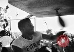 Immagine di Floyd Patterson Seattle Washington USA, 1957, secondo 13 filmato di repertorio 65675069549