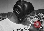 Immagine di Floyd Patterson Seattle Washington USA, 1957, secondo 31 filmato di repertorio 65675069549