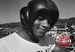 Immagine di Floyd Patterson Seattle Washington USA, 1957, secondo 32 filmato di repertorio 65675069549