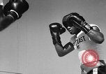 Immagine di Floyd Patterson Seattle Washington USA, 1957, secondo 38 filmato di repertorio 65675069549