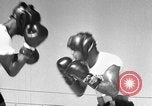 Immagine di Floyd Patterson Seattle Washington USA, 1957, secondo 42 filmato di repertorio 65675069549